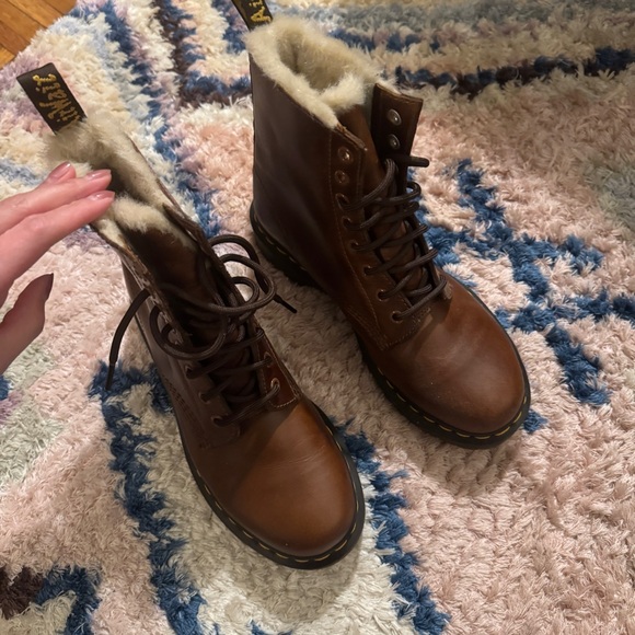 Dr Martens 1460 WOMEN'S FAUX FUR LINED LACE UP BOOTS Butterscotch Size L 7 - Picture 13 of 14